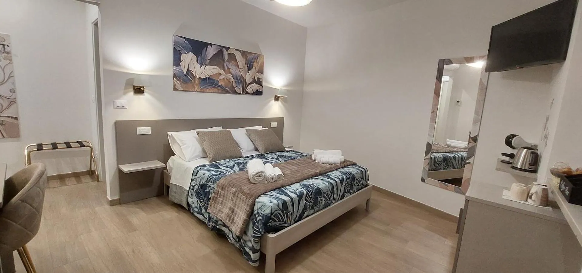 Hotel Madame Bologna 0*,  Italia